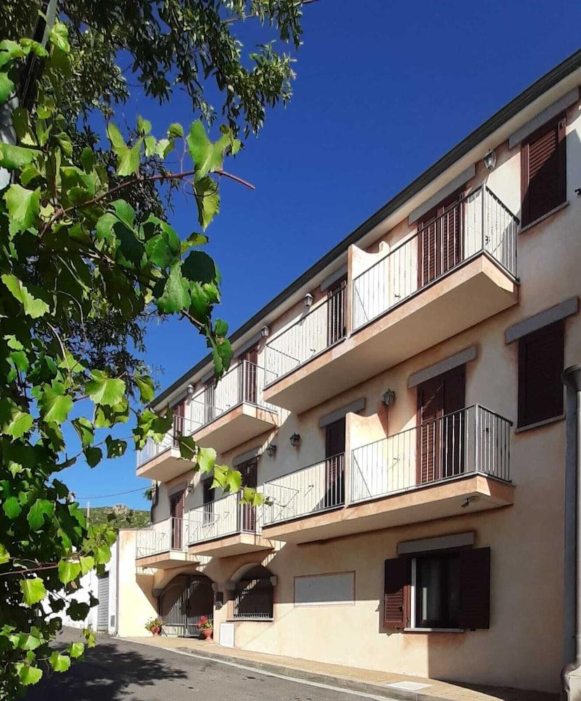 Hotel Bed Sandalia Badesi Exterior foto